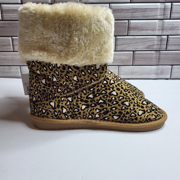New US Sport Shoe Girls Size 2 Moccasin‎ Style Boot Leopard Print Faux Fur Comfy - Picture 4 of 10